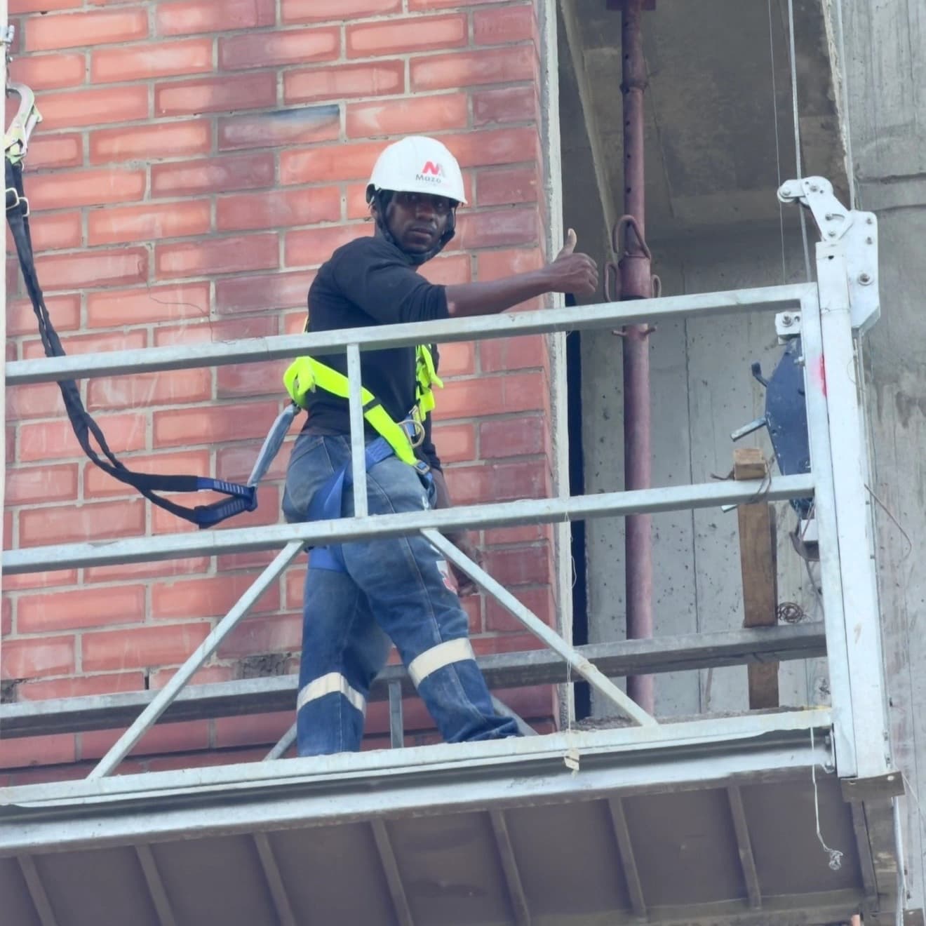 Instalación de andamios colgantes
